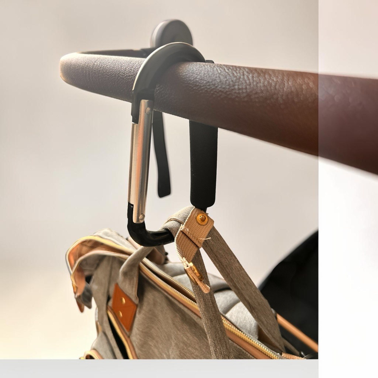 D-Shaped Stroller Hooks – Heavy Duty Carabiner Clips for Prams & Pushchairs